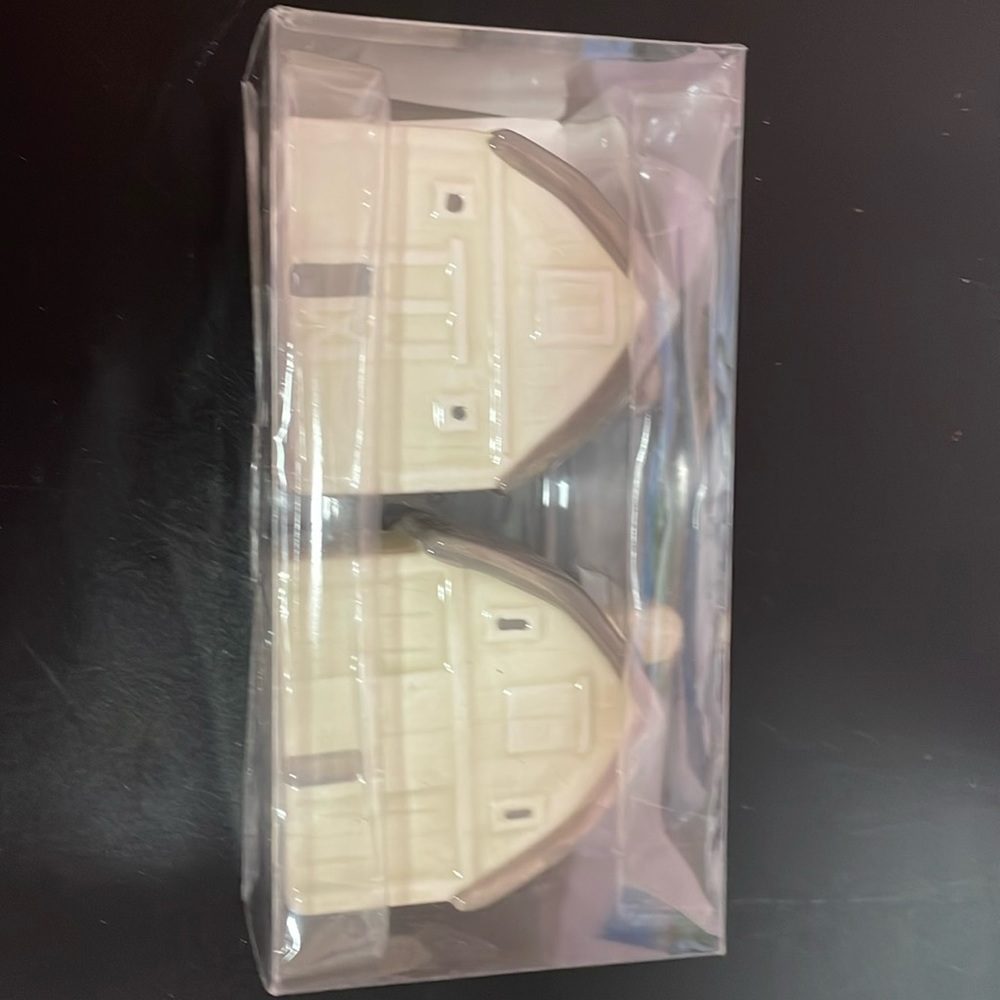 New set of 2 ceramic barn style salt and pepper shakers